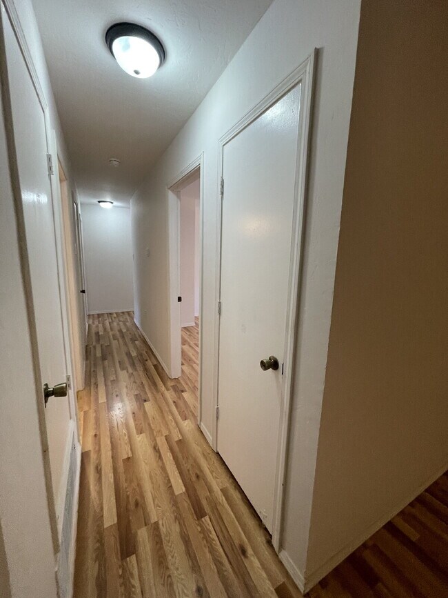 Building Photo - Room to Spread Out! South Valley 3bd on a ...
