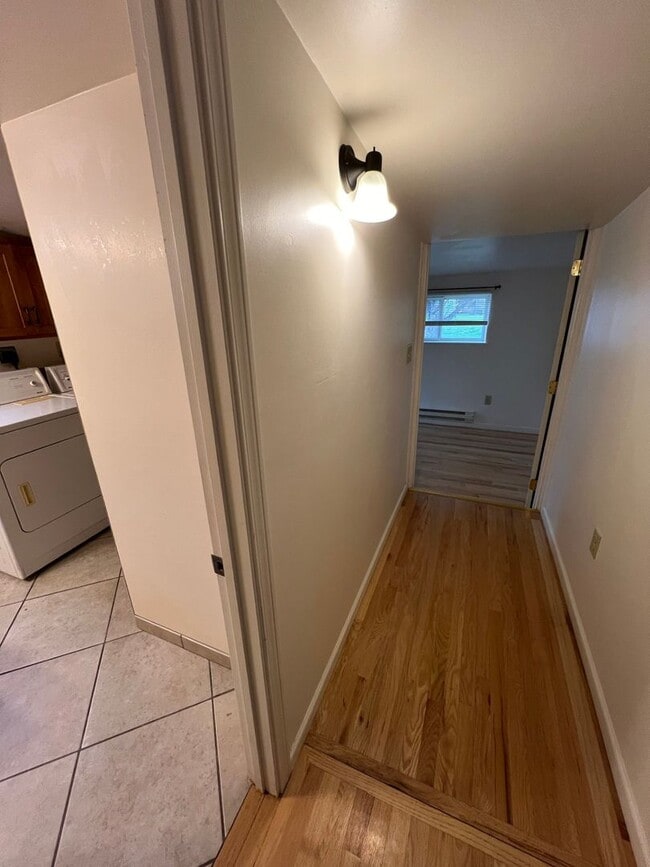 Building Photo - 1-2 Bedroom 1 Bath House with Garage, Newl...