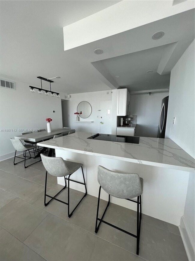 Building Photo - 1000 West Ave