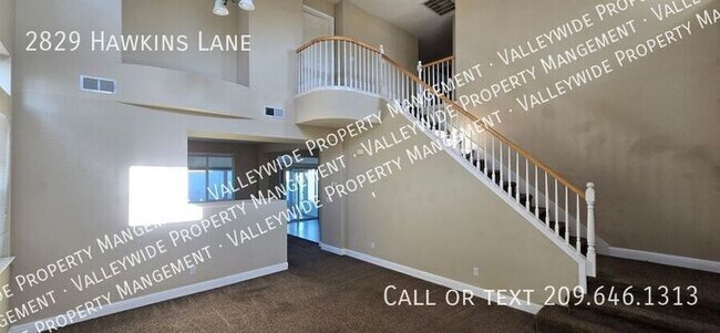 Building Photo - Tracy 3 Bedroom 2.5 Bathroom Home