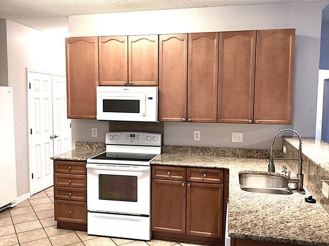 Building Photo - 5440 Rock Creek Ct