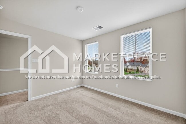 Building Photo - 807 Sun Vly Wy