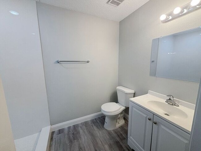 Building Photo - Lovely 3-Bedroom Home in the Heart of Midw...