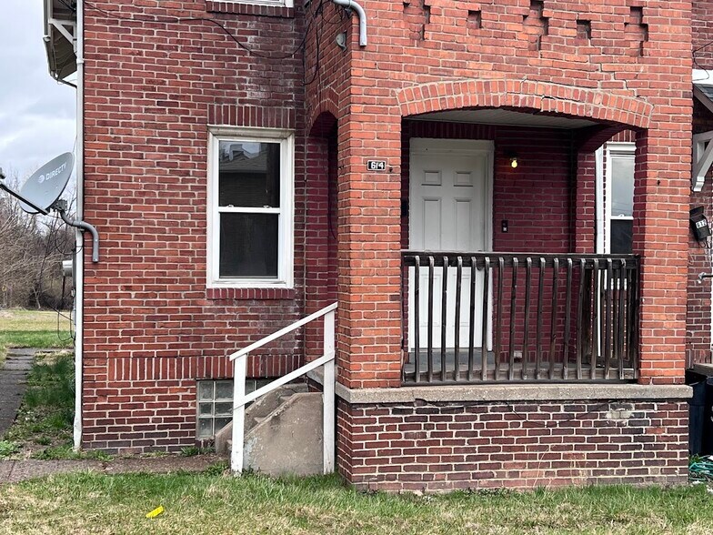 Building Photo - 614 Short St