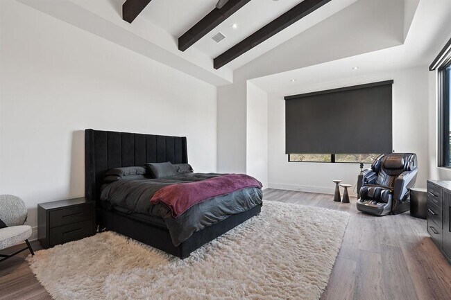Building Photo - 5624 Sombria Ct
