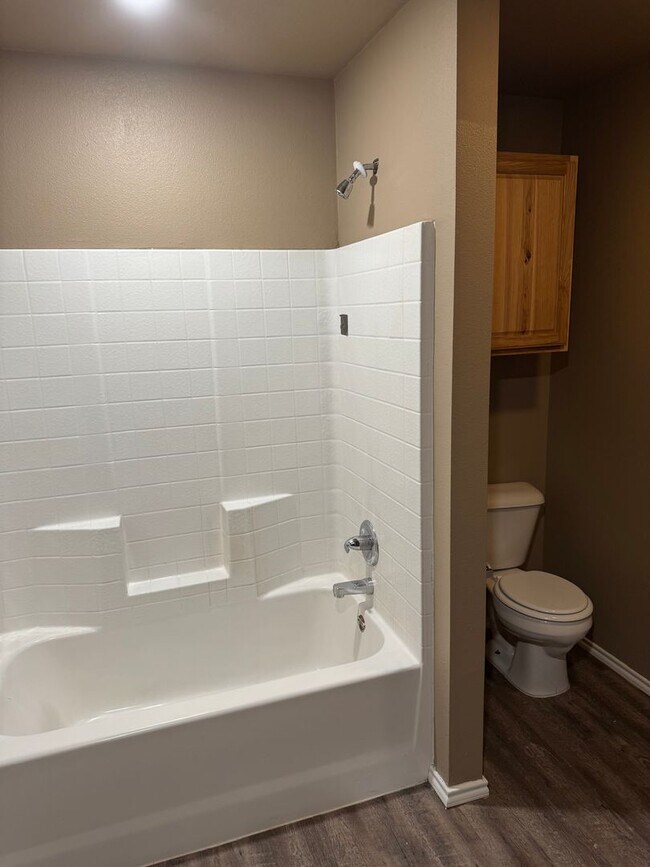 Building Photo - 529 45th St