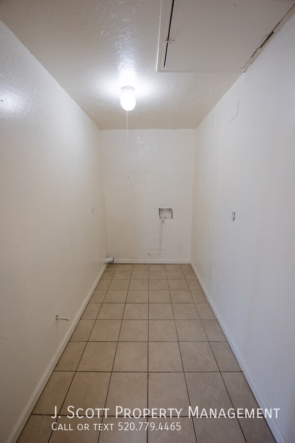 Building Photo - 6134 W Cavalier Dr