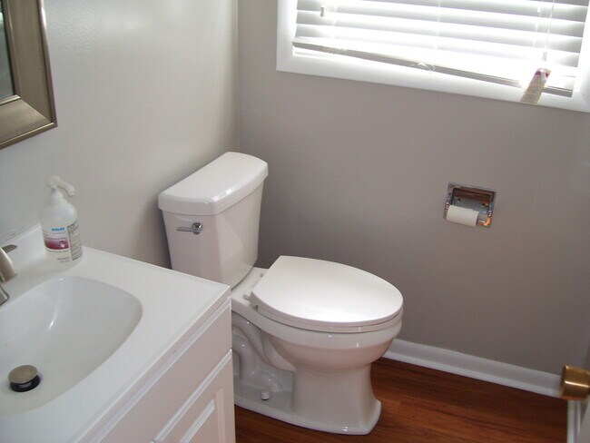 Building Photo - 260 Juniper Ln