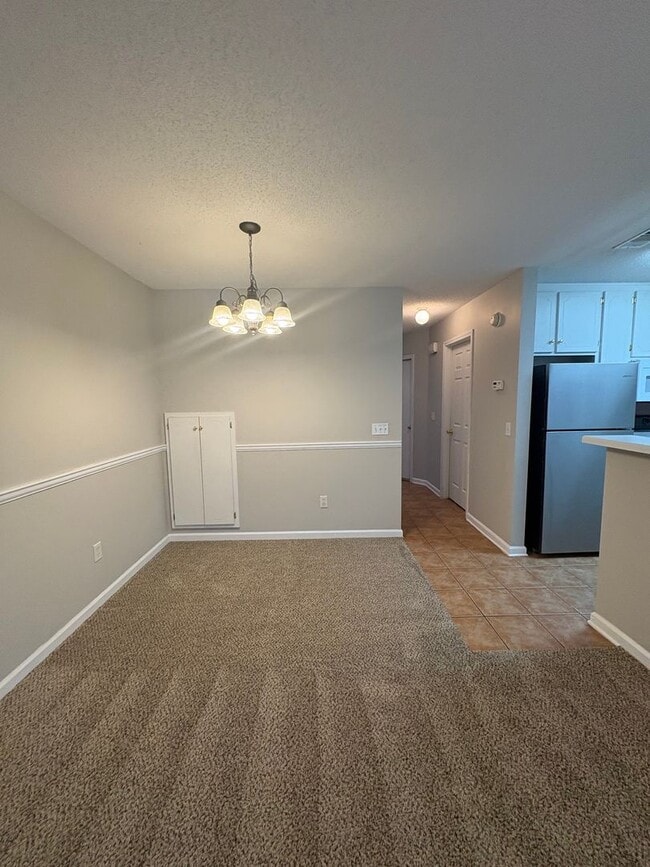 Building Photo - Dunwoody Townhomes!  NEW CARPET!!  PAINT!  NEW WASHER/DRYER
