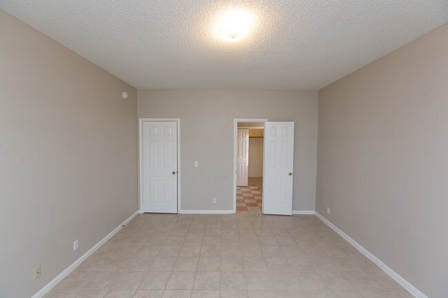 Building Photo - 1628 War Horse Ln