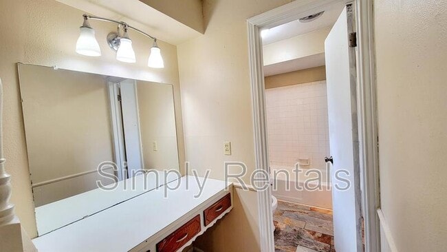 Building Photo - 2614 Tanglewood Dr