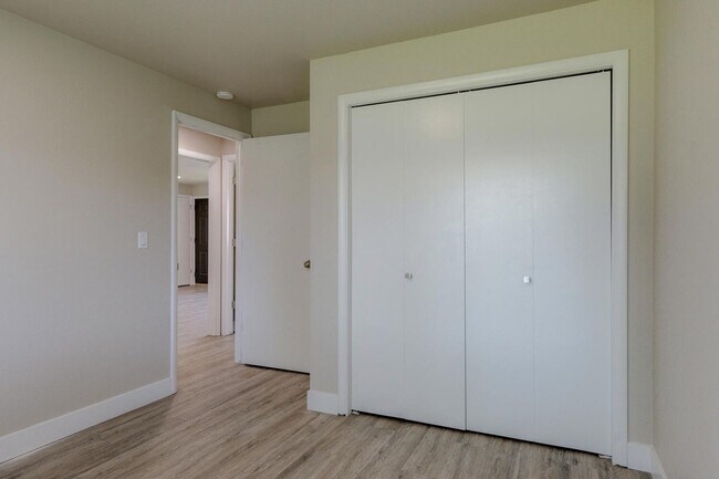 Building Photo - Streamside Duplex - Harvey Anderson