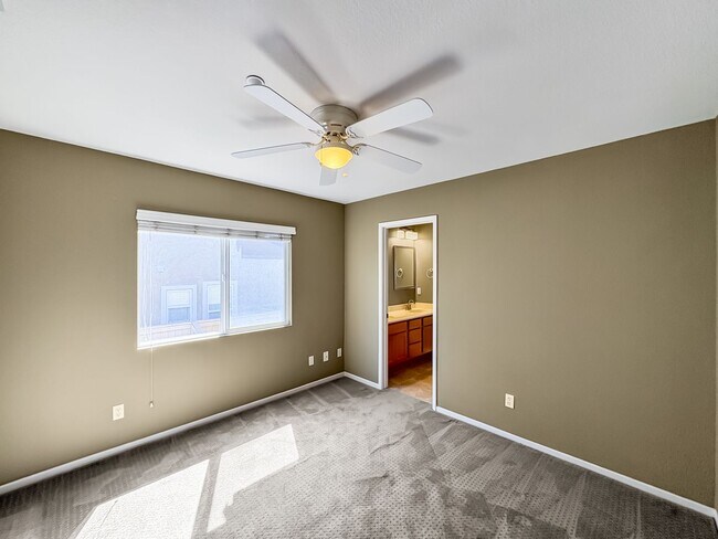 Building Photo - Bright & Spacious 3B/3BA Home with Communi...
