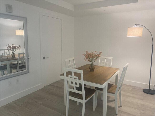 Building Photo - 121 NE 34th St