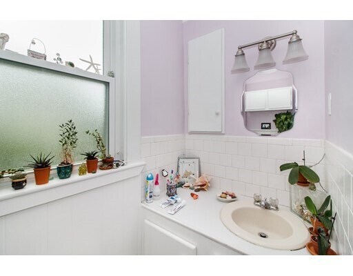 Building Photo - 11 Nelson St