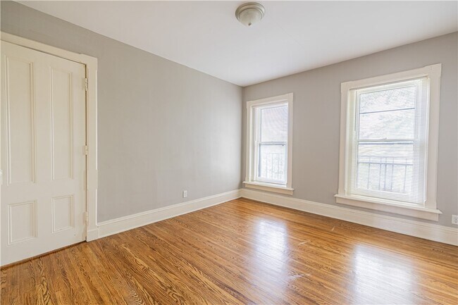 Building Photo - 148 Gibbs St