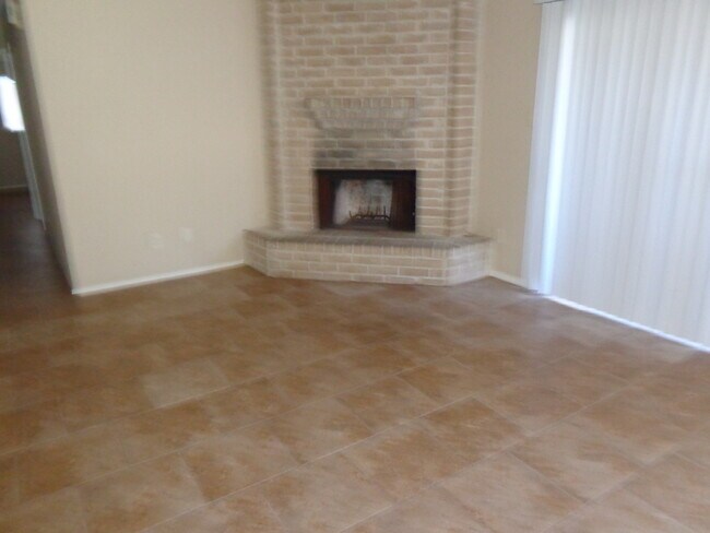 Building Photo - Affordable Duplex