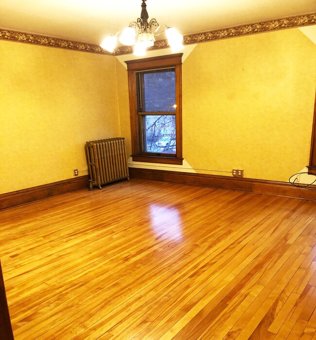 618 Living Room looking Southeast - 618 S Farwell St