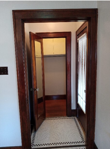 front foyer with walk in closet - 312 Chautauqua Blvd