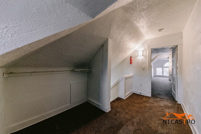 Building Photo - 172 E 11th Ave