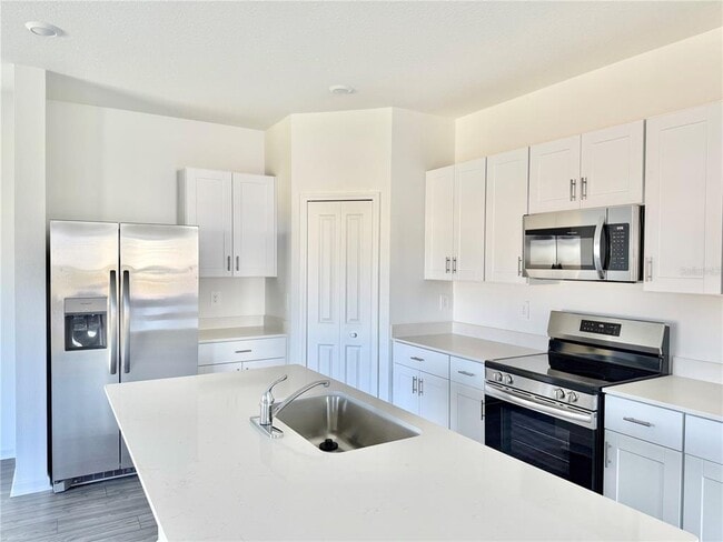 Building Photo - 3783 NE 30th Ter