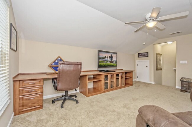 Building Photo - 5013 Bowles Dr