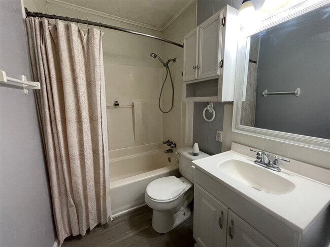 Building Photo - 2619 Oleander Dr