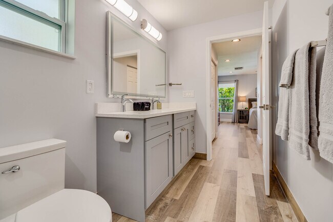 Building Photo - 1621 NE 17th Terrace