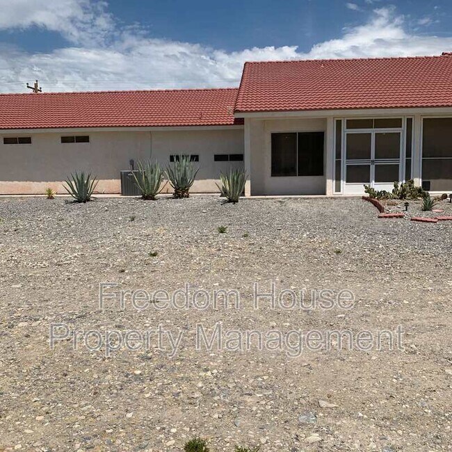 Building Photo - 3260 Helicopter Ave