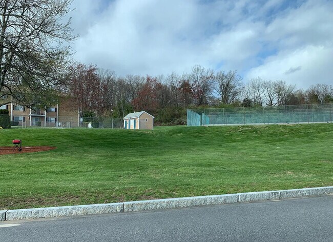 Building Photo - 379 Huse Rd