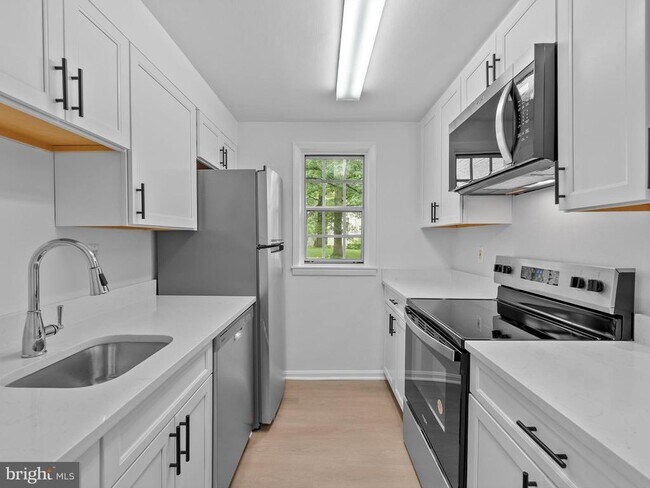 Building Photo - 708 S Arlington Mill Dr