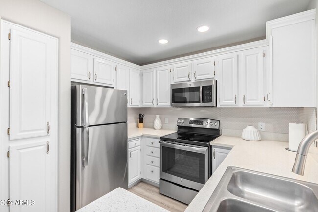Building Photo - 11375 E Sahuaro Dr