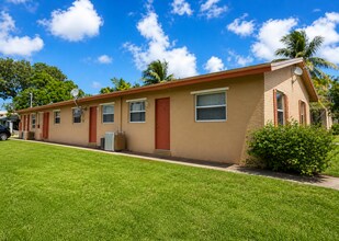 Building Photo - 497 NW 40 Ct Oakland Park, FL 33309