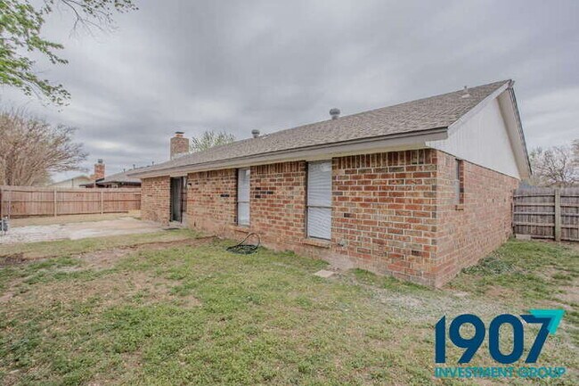 Building Photo - Charming Brick Home with Modern Updates and Large Backyard in Moore!
