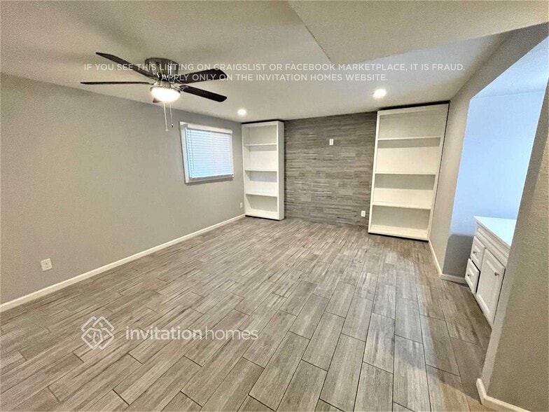 Building Photo - 943 E Manhatton Dr