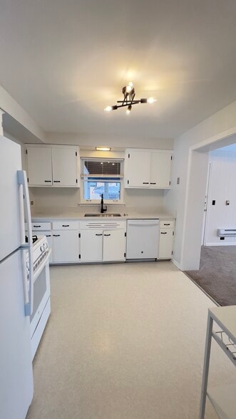 kitchen/ quartz tops - 2244 Scott Rd