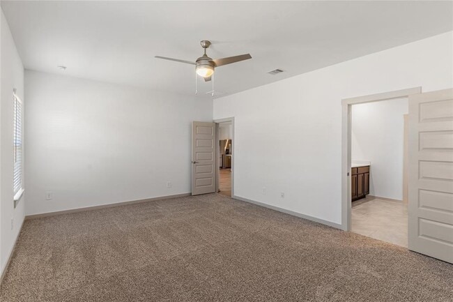 Building Photo - 29318 Hoelzen Holw Dr