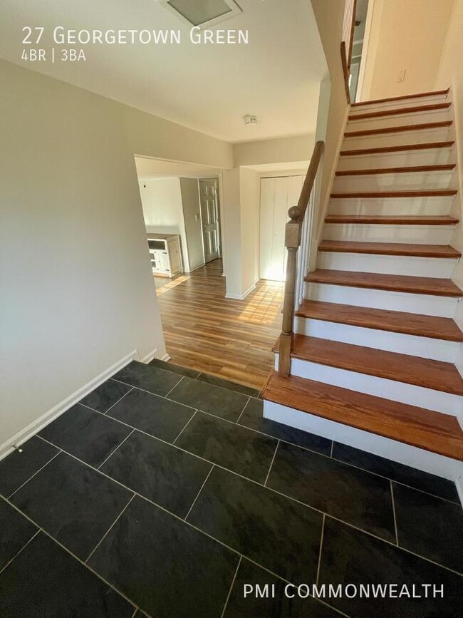 Building Photo - 4 Bed / 3 Bath Townhouse (Available 4/10/25)