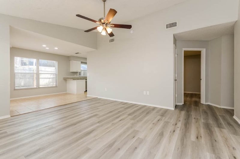 Building Photo - 648 Lake Dexter Cir