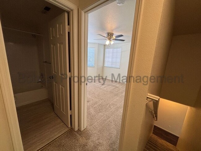 Building Photo - 3958 Village Dr