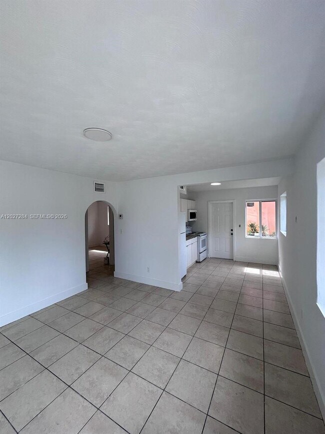 Building Photo - 1130 NW 76th St