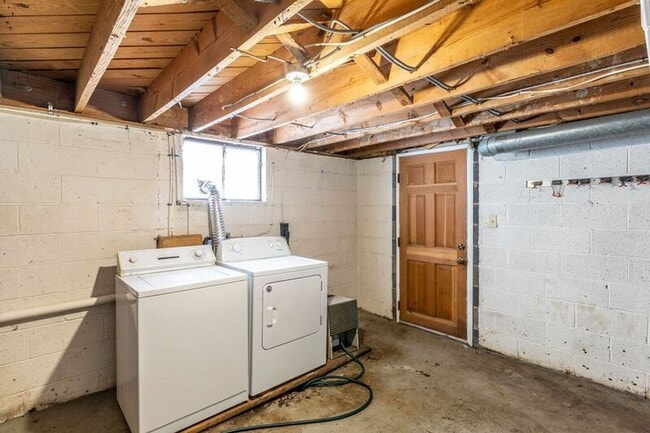Building Photo - 1202 Cherry Ave