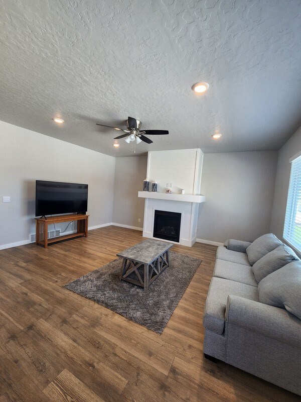 Building Photo - 4186 W 800 S