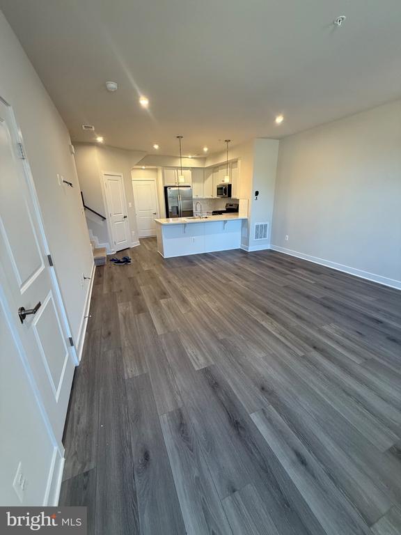 Building Photo - 8144 Foxwood Dr
