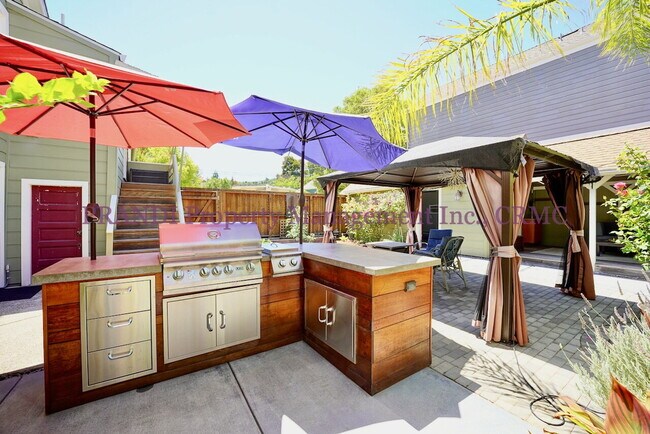 Building Photo - Available now!  3 Bedroom Gerstle Park home