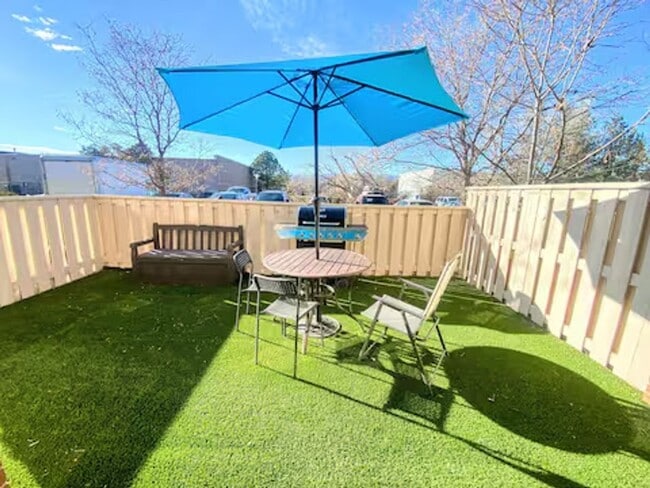 Building Photo - Intern Housing Available-Furnished Flexible lease terms Large 3 bedroom, 2 bathroom peaceful condo