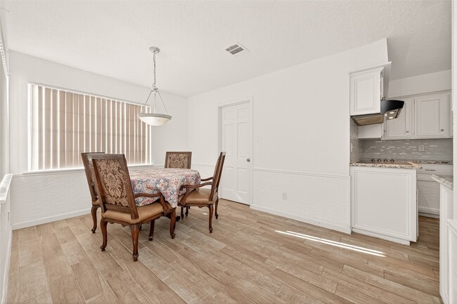 Building Photo - 3815 Fernglade Dr