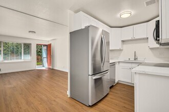 Building Photo - NEW, HIGH-END RENOVATED  1 bed / 1 bath at the Lydia in Ballard! In-Unit Laundry!