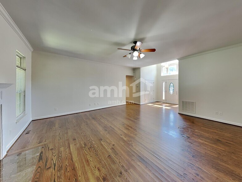 Building Photo - 122 Tanager Ln