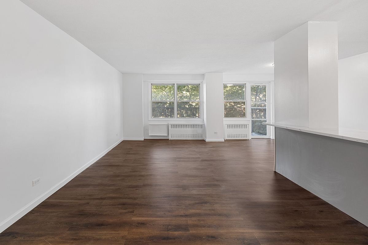 Building Photo - 2550 Olinville Ave